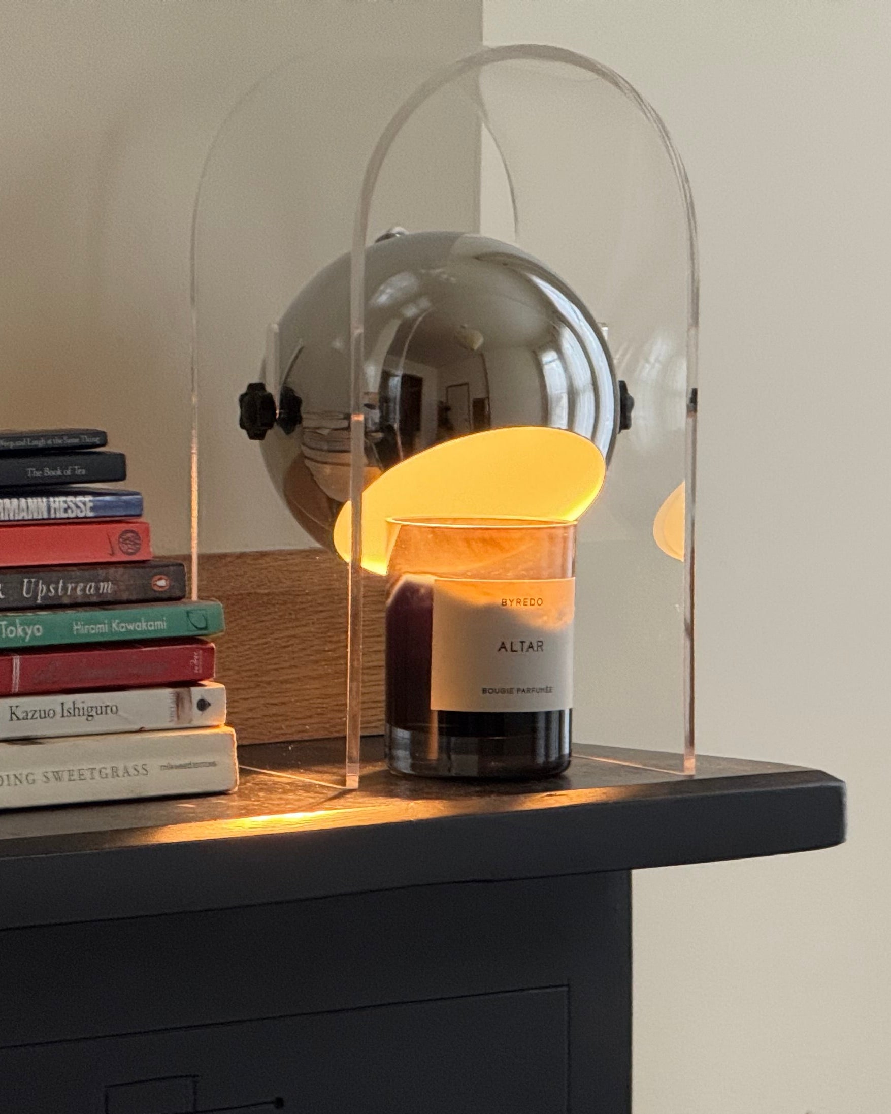 The Roma - Lucy’s Lamps is a modern table lamp with a retro touch, perfect as a bedside lamp, desk lamp, or side table lamp. This minimalist lamp works as a small table lamp, aesthetic desk lamp, or light therapy lamp for bedroom table lamps or table lamps for living room use.